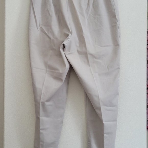 Dockers Size 20W Short Cream Slacks, Zip Front. Good Used Condition - Picture 2 of 5